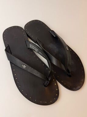 Frye Azalea Women’s Flat Thong Sandals Black Size 8M